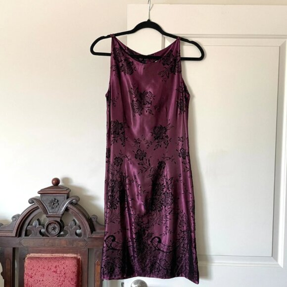 90s Bordeaux Baroque Mini Dress - Picture 3 of 5